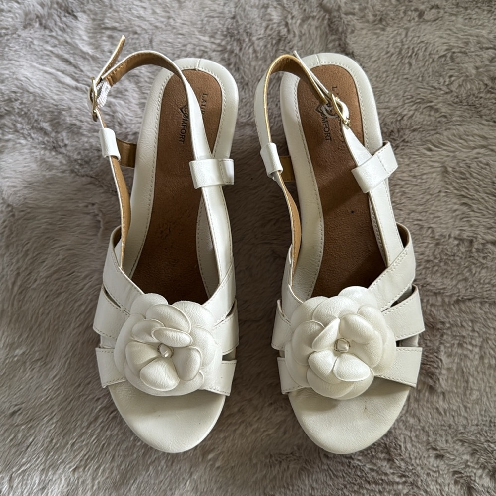 White Laura Scott Wedge Open-toe Sandals with Floral Accent Size 8 - Picture 5 of 14